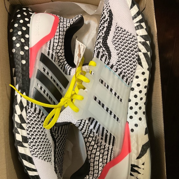 Men’s or Women’s ADIDAS ULTRABOOST 5.0 DNA - Picture 4 of 9
